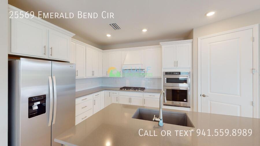 25569 Emerald Bend Cir property image