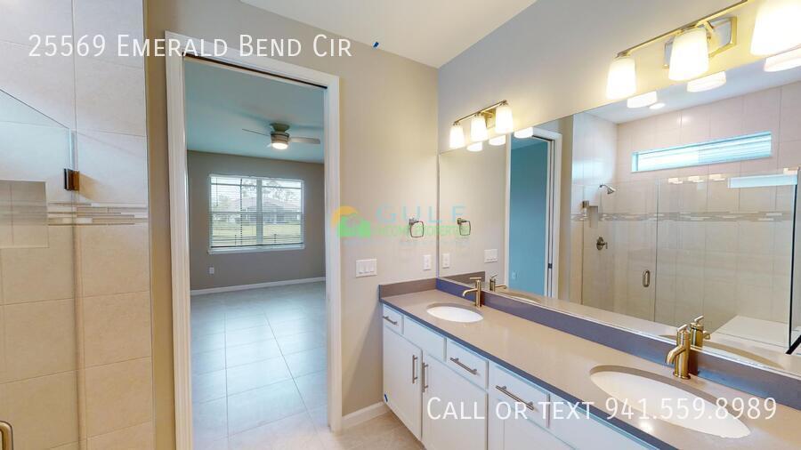 25569 Emerald Bend Cir property image