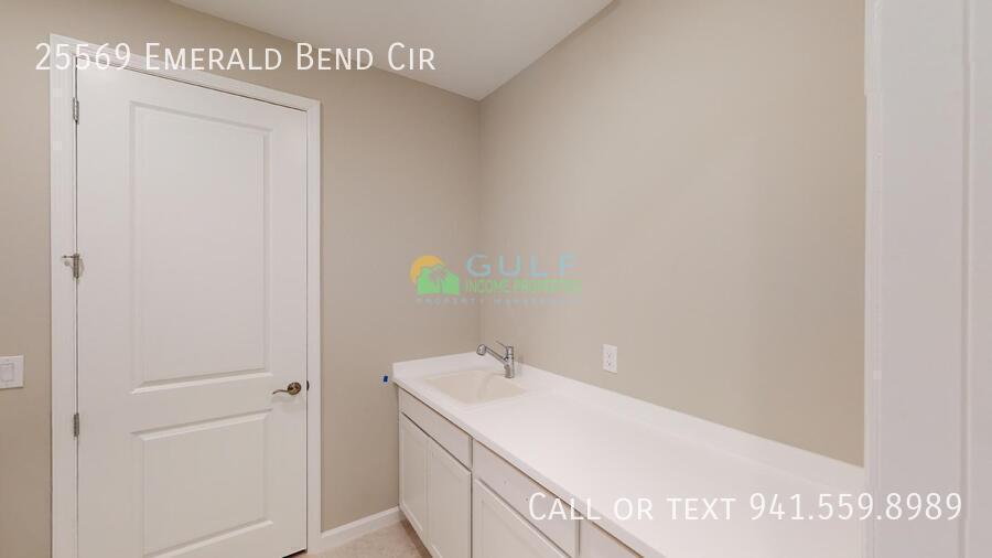 25569 Emerald Bend Cir property image