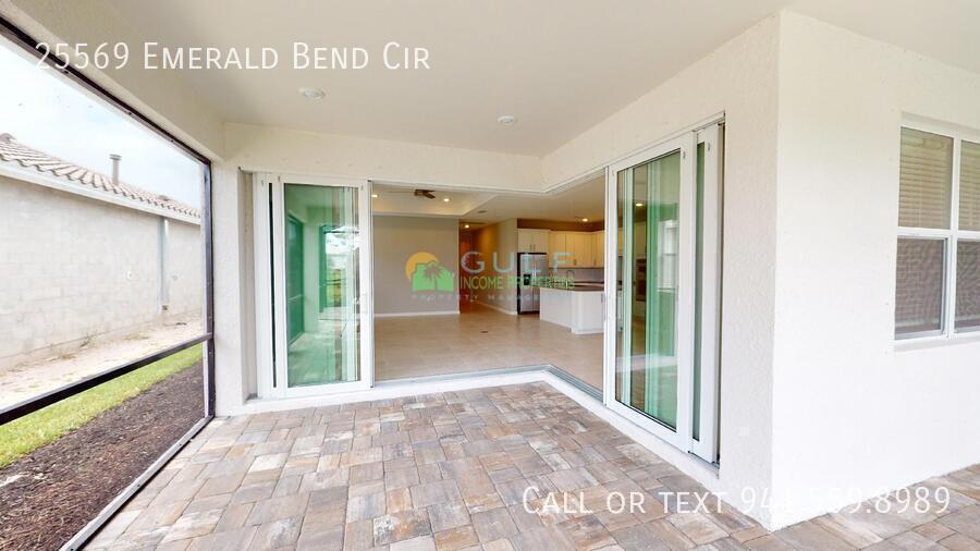 25569 Emerald Bend Cir property image