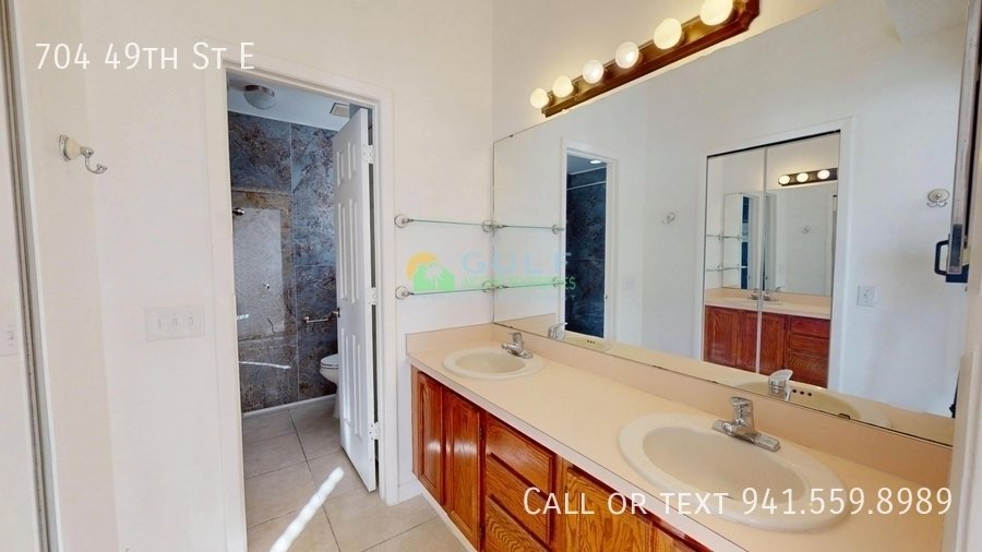 704 49th St E property image