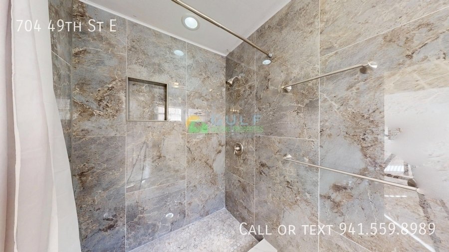 704 49th St E property image