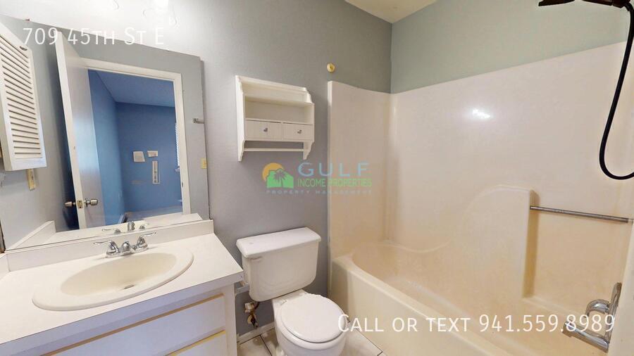 709 45th St E property image