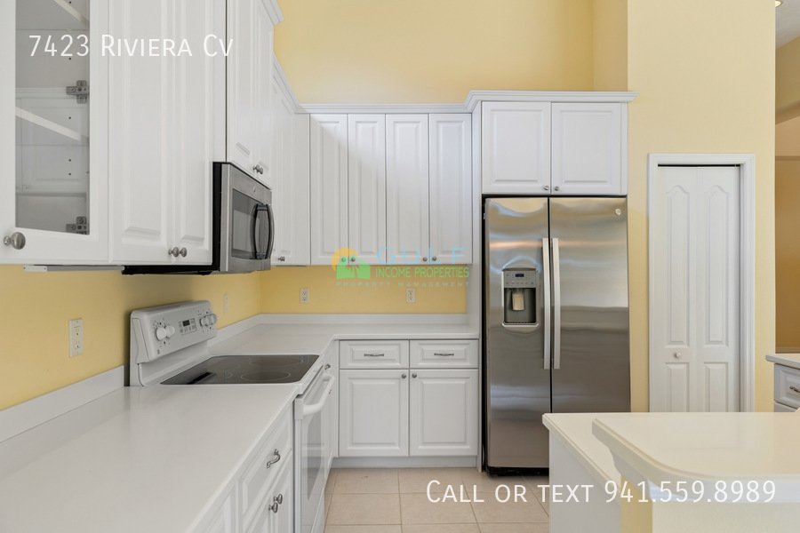 7423 Riviera Cv property image