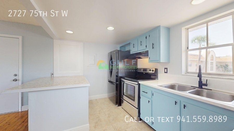 2727 75th St W property image