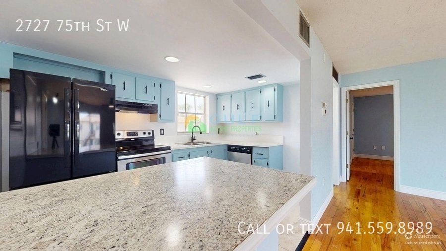 2727 75th St W property image